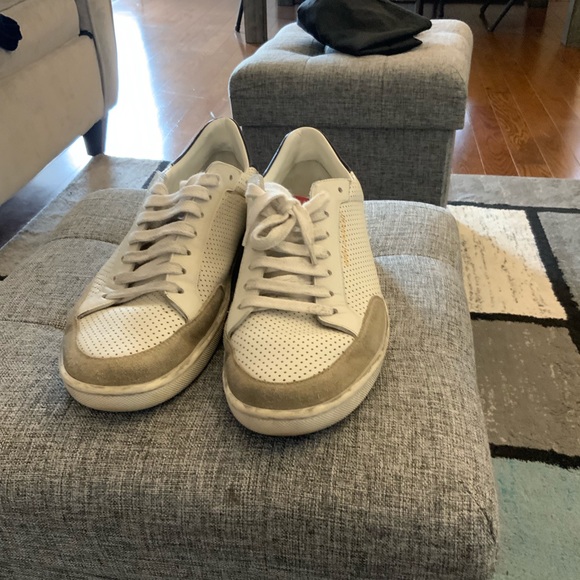 Saint Laurent, white with trim, smoke free home - Picture 3 of 7